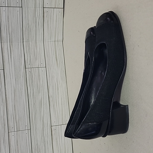 Joan & David Vintage Black Short Heel Sz. 7 - Picture 6 of 6